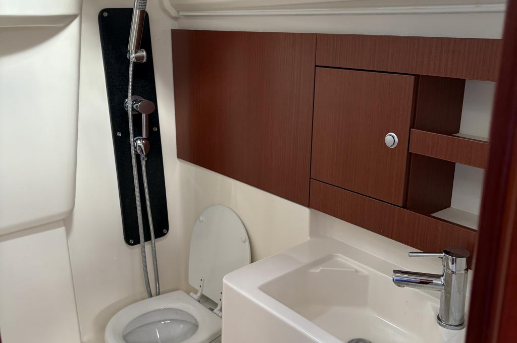 Original-Foto eines Kunden | Vercharterer hat mehrere baugleiche Yachten. Abweichungen sind möglich.