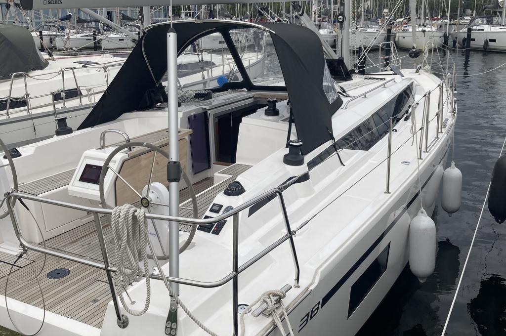 Original-Foto eines Kunden | Vercharterer hat mehrere baugleiche Yachten. Abweichungen sind möglich.