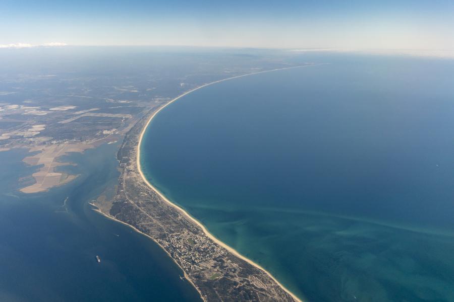 Ab Faro und dem Naturpark Ria Formosa liegen 35 Seemeilen feinster Sandstrand bis zur spanischen Grenze vor einem. © malajscy/AdobeStock